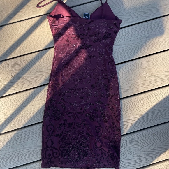 Maroon purple dress with sparkle pattern bodycon - Picture 7 of 8
